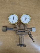 Reduktor gazowy z manometrami – 20 x 19 cm