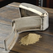 Tabakierka srebro próby 950 głowa Minerwy Francja XIXw 87,5g