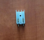 Radiaror aluminiowy z zasilaczy impulsowych / 16x16x25(x5mm stopki)