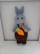 Króliczek w spodenkach 