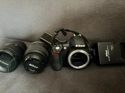 Nikon D3100 z własnym obiektywem plus obiektyw portretowy