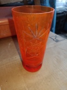 Szklanka kryształowa z czasów PRL-u   w pomarańczowym kolorze 