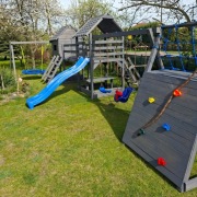 Duży plac zabaw dla dzieci