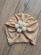 Cienka beżowa czapka turban kwiat 3D dziewczęca niemowlęca 68