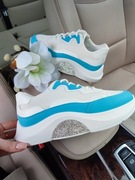 Białe tenisówki z kryształkami na platformie w rozmiarze 38