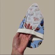 Czapeczka dla niemowlaka w samochody z osłonką na uszy 100% bawełna