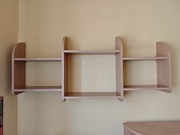 Drewniana wisząca półka na książki czy dekoracje