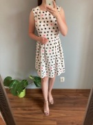 Białą sukienka letnia w serduszka plisowany dół rozkloszowana romantyczna