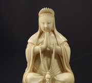 Przepiękne okimono - Bodhisattwa Kannon na lotosie - Japonia XIX w.