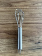 Mała trzepaczka ręczna