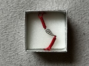 Bransoletka skrzydło czerwony sznurek