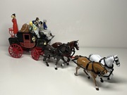 1:43 Matchbox Karoca z końmi