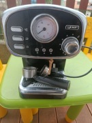 Ekspres do kawy ciśnieniowy i mleka