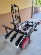 Uchylny bagażnik rowerowy platforma na hak na 3 rowery Eufab Crow Plus 