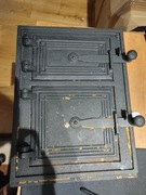 Drzwi żeliwne do paleniska wędzarki lub pieca kaflowego