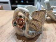 2 FIGURKI porcelanowe buciki + łabądź ze zdobieniami kwiatowymi