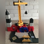 Dźwig z torem dla samochodów