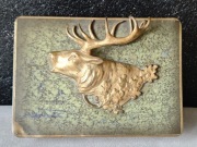 Stara szkatułka myśliwska Art Deco ciężki mosiądz wysoki relief jelenia