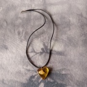 naszyjnik łańcuszek serce bursztyn