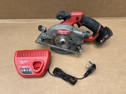 Piła tarczowa pilarka najazdowa Milwaukee M12 CCS44 + aku