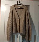 Beżowy gruby oversizowy sweter zapinany kardigan