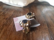 Klipsy stare małe z kwiatkiem z kryształków