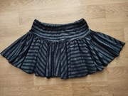 CZARNA SPÓDNICZKA ZE SREBRNYMI PASKAMI R. 116 NEXT