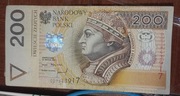 Banknot kolekcjonerski 200 PLN z rosnącą czcionką