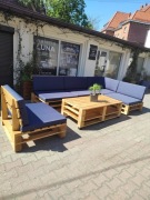 Zestaw mebli ogrodowych na wzór palet 