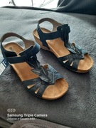 Sandały inblu na koturnie