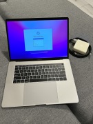 MacBook Pro 15" / i7 / 16GB / 256GB / Touch Bar + Ładowarka
