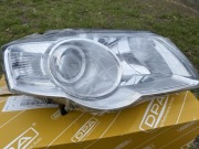 Reflektor przedni prawy nowy