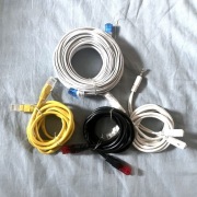 Zestaw kabli do internetu o różnej długości