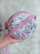 Torebka na ramię, okrągła, różowa w kwiaty 