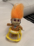 Nakręcana zabawka Vintage Troll bobasek