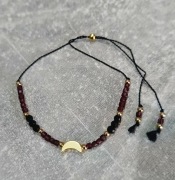 Bransoletka na jedwabnej nici z granatem i czarnym turmalinem