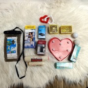 Zestaw akcesoriów domowych białe szare dekoracje serce świeca doniczka boho