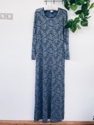 Dluga sukienka z długim rękawem