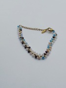 Bransoletka z błękitnych kamieni na łańcuszku 