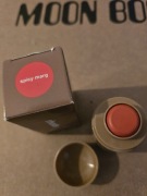 Rhode Pocket Blush odcień Spicy Marg  róż do policzków 5,3g