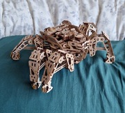 Mechaniczny robot-pająk, model drewniany 3D "UGEARS Hexapod Explorer"