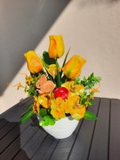Żółte tulipany,Kompozycja wiosenna z tulipanami, Stroik wiosenny