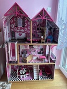 Piętrowy Domek dla lalek Amelia różowy KidKraft