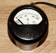 Miernik analogowy, woltomierz tablicowy eA065, Schneider 1100 VAC. RETRO