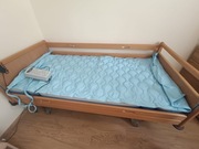 Łóżko rehabilitacyjne z materacem przeciwodleżynow