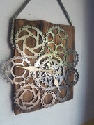 Zegar ścienny z zebatek 