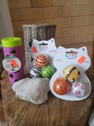 zabawki dla kota i dyspenser na smakołyki