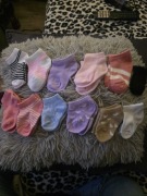 12 par skarpetek dla niemowląt. 