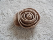 Broszka z dzianiny do swetra 7 cm