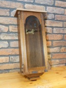 Szafka od zegara - drobny defekt, brakuje jednej listewki.